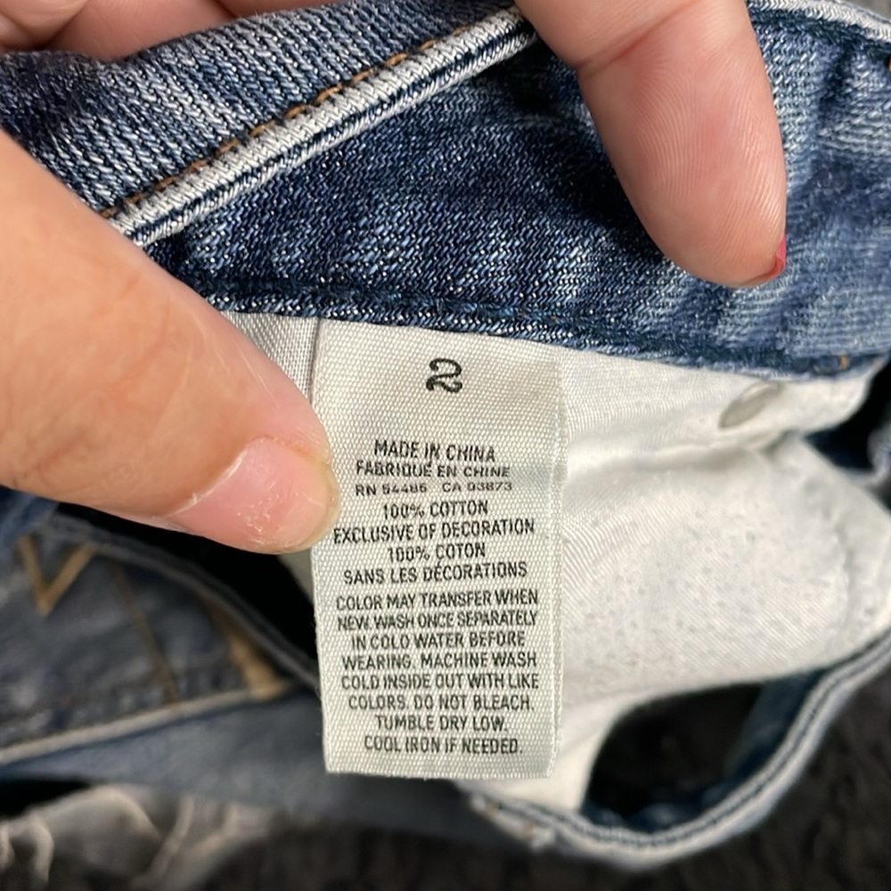 Lightly worn size 2 American Eagle jean shorts - Picture 4 of 7